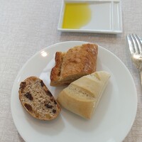 RISTORANTE OZIO - パン３種 (おかわりできました)