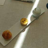 RISTORANTE OZIO - ほろ苦さと甘みのアンディーブとシャンピニオンのヴルーテ、プティキッシュロレーヌ、グジェール