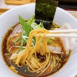 Ramen Suzurun - 細めの麺でスープと絡みます♪