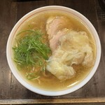 まるふじ食堂 - ワンタン麺（塩） チャーシュートッピング