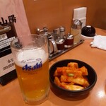 Yakiniku Sanyou - 先ずはの「生ビール」とカクテキ