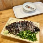 田中鮮魚店 - 鮮魚店で買った鰹が綺麗に捌かれて提供です。