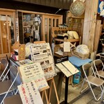 田中鮮魚店 - 食堂の方の外観です。