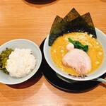 町田商店 - ラーメン(並)+ライス