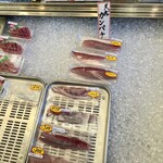 田中鮮魚店 - 食後に鮮魚店を見たら、天然カンパチが並んでいました。