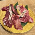 Yakiniku horumon maruyoshi seinikuten - 上焼肉盛り合わせ