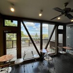 ミッシュハウス - 開放感のある店内