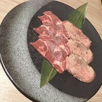 近江うし 焼肉 にくTATSU 青山本店 - 