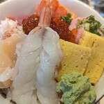 魚屋路 - 8種具材のランチ丼 ¥968