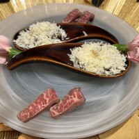煌 焼肉 - レアローストビーフ&チーズがけ