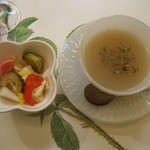 ティー ガーデン - ピクルスとひよこ豆のスープ