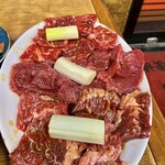 城八 - 奥から、ハラミ、たれタン、ロース