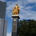 たか田八祥 - 岐阜駅前の信長像