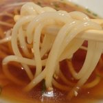 この太麺のぷりぷり感を味わうなら「冷麺」を