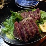 じゅじゅ・ホルモン倶楽部 - 絶対食うべき逸品  牛タタキ