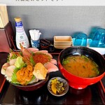 海鮮料理 よつや - 贅沢山盛り海鮮丼