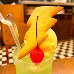 バーガー喫茶 チルトコ - クリィムソーダ きみどり