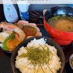 海鮮料理 よつや - 贅沢山盛り海鮮丼