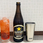 GYOZA TO BIN - ・シャーリーテンプル　・瓶ビール（中瓶）サッポロ黒ラベル