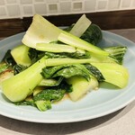 GYOZA TO BIN - 青菜のニンニク塩炒め