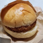 ブレッドキャスト - 料理写真:メンチカツバーガー