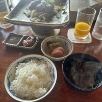 横浜瀬里奈 ステーキドーム - 