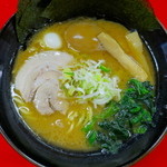 神明 - とんこつ熟玉のせ