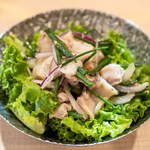 モツの朝立ち - 2023.11 ヤム・クアン・ナイ（550円）タイ式もつ入りピリ辛サラダ