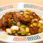 モツの朝立ち - 2023.11 韮菜炒牛肚（650円）名物レバテキ