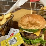 オリジナルパンケーキハウス - ワイキキバーガー(アボガド)フライドポテト付き　¥1375(税込み)