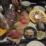 Sasaya Nagomi - 刺身盛り合わせ  ・まぐろ
                        ・鰤
                        ・かんぱち
                        ・真鯛
                        ・鯖
                        ・平目
                        ・赤魚鯛
                        ・のどぐろ(炙り)
                        ・かます(炙り)
                        ・鰹
                        ・赤貝