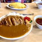 のぐち - 私：カツカレー ¥1'150-        妻：オムライス ¥900-
                                両方とも、美味しい中華スープ付き