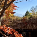 八ヶ岳倶楽部 - 食事している最中に（お行儀は良く有りませんでしたが）席から撮影した富士山