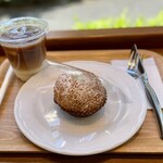 Patisserie LA VIE DOUCE - アイスカフェラテと四谷シュー