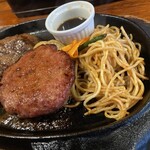 大衆ステーキとハンバーグ炭火焼専門店 ミンチェッタ - 北海道産牛ヒレ肉と手ごねハンバーグ　てんこ盛り　オリーブオイルとポン酢醤油の和風オイルソース