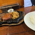 大衆ステーキとハンバーグ炭火焼専門店 ミンチェッタ - 北海道産牛ヒレ肉と手ごねハンバーグ　てんこ盛り　オリーブオイルとポン酢醤油の和風オイルソース