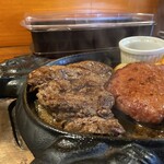大衆ステーキとハンバーグ炭火焼専門店 ミンチェッタ - 北海道産牛ヒレ肉と手ごねハンバーグ　てんこ盛り　オリーブオイルとポン酢醤油の和風オイルソース