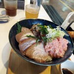 市場食堂　楽まる - 　　　　　　　　３色海鮮丼