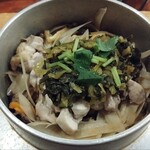 酉や 喜兵衛 - 高菜と鶏ごぼう釜飯