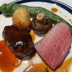 エレゾゲート - 蝦夷鹿のシキンボ（外腿）のステーキ、蝦夷鹿の肩から肩甲骨の尾肉のハンバーグ、蝦夷鹿のデミグラスソース　十勝のマッシュルーム、万願寺とうがらし、二年熟成のじゃがいも　これも素晴らしい。