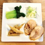 Hongare Chuukasoba Gyorai - 炙り鶏チャーシュー、チンゲン菜、姫たけのこ