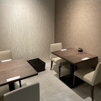 加藤牛肉店 小川のうに - 店内テーブル席