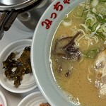 みっちゃんラーメン - 料理写真:焼き飯定食1000円のラーメン　左