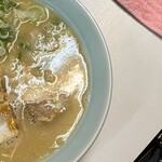 みっちゃんラーメン - 焼き飯定食1000円のラーメン　右