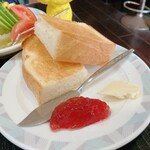 小家 - トースト　※他では見ない、カットだ