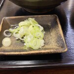 手打ちうどん 袋屋 - 添え物のネギ