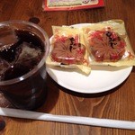 コンディトライ モーツアルト - もみじまんじゅう＆コーヒーセット ３５０円。やはり広島駅での待ち合わせと言えば、このセット以外ありえません（笑