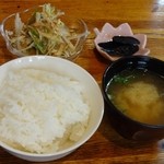 英 - 定食なんで、これだけ付きます