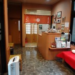 うなぎ 割烹 井手 - 入口を入って左に向かいます