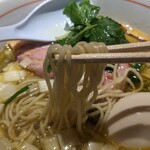 麺や 虎徹 - 地鶏中華そば塩　細麺ストレートリフト